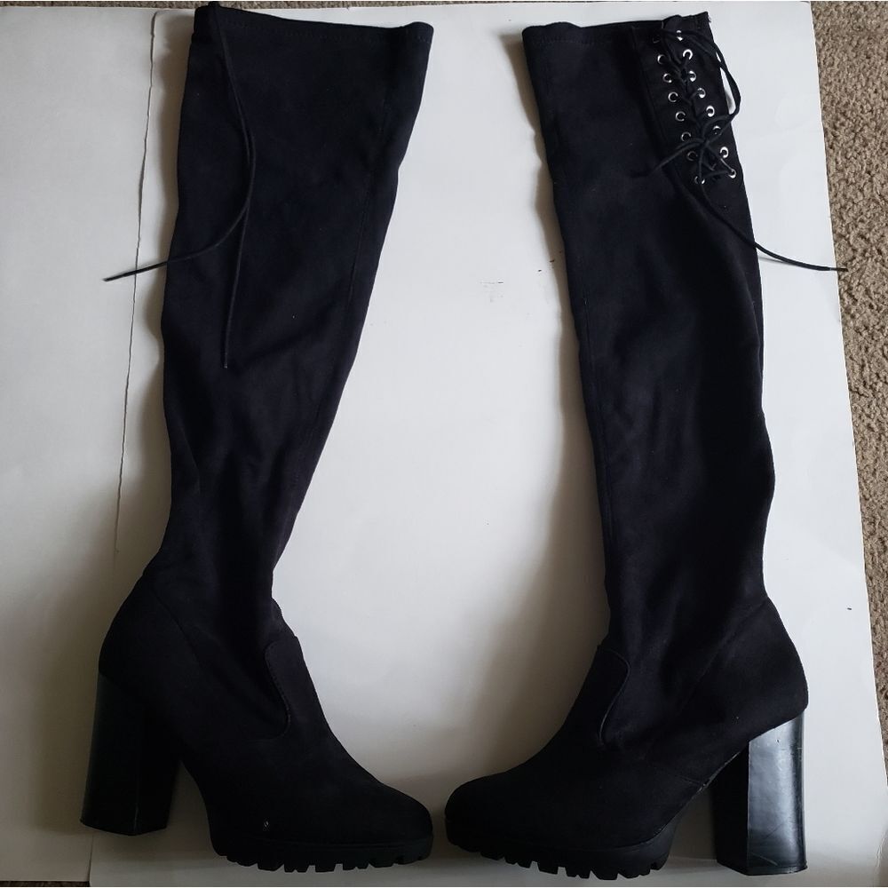 Knee High Black Heeled Boots​